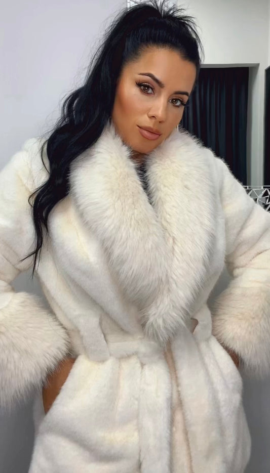 ABRIGO RUSIA BLANCO ROTO