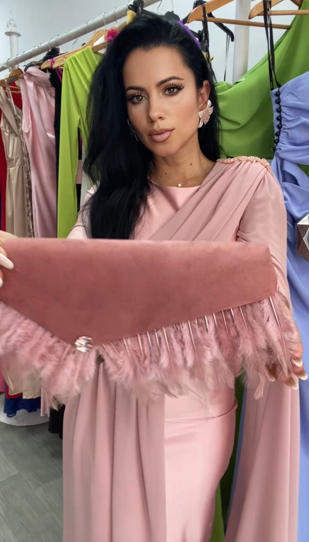 CARTERA PLUMAS ROSA MAQUILLAJE